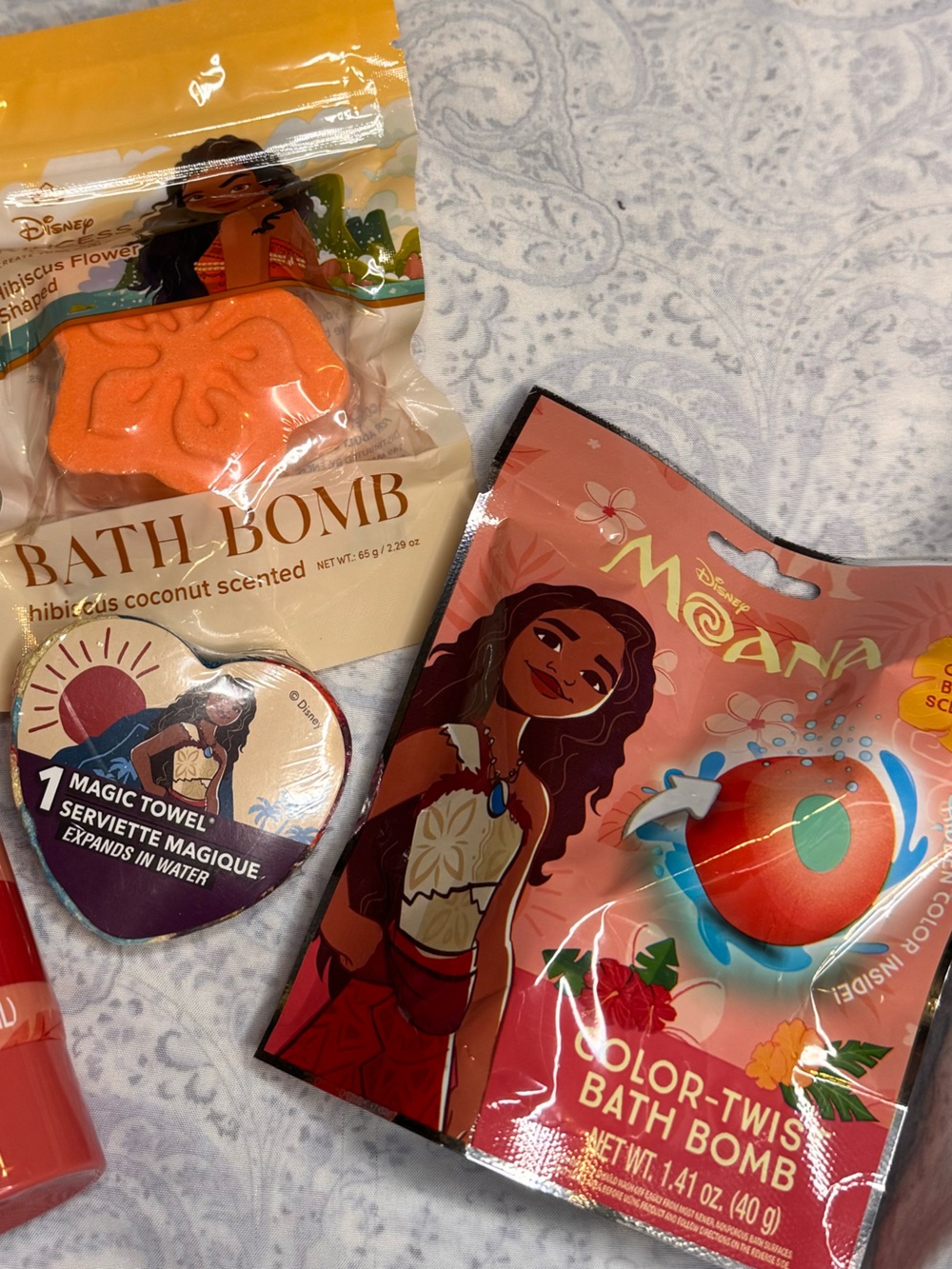 Disney Moana Bath Set — 2 bath bombs, bubble bath & magic expanding washcloth - Picture 3 of 3